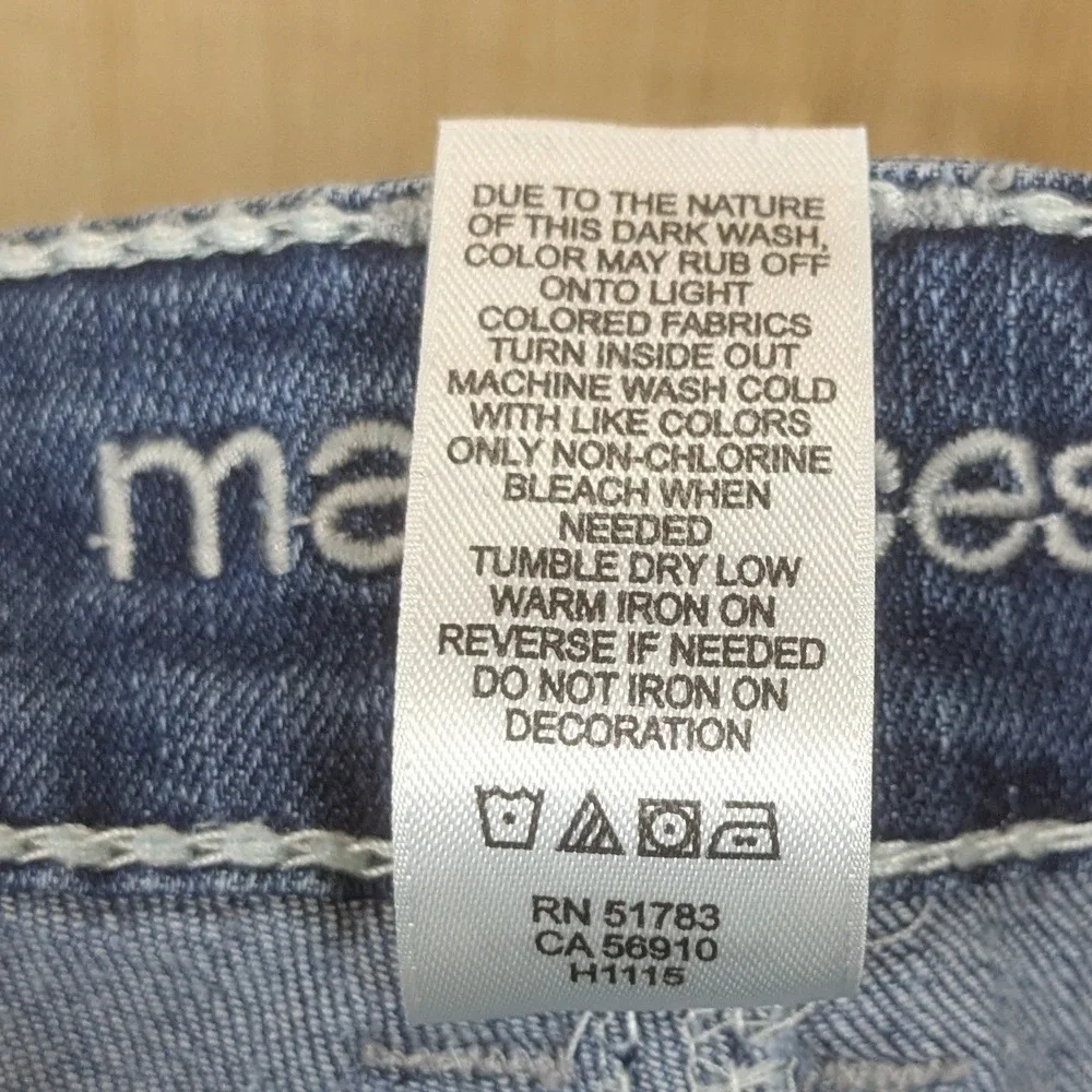 Maurices Jeans Womens 1/2 Blue Denim‎ Low Rise Y2K Cropped Frayed Hem